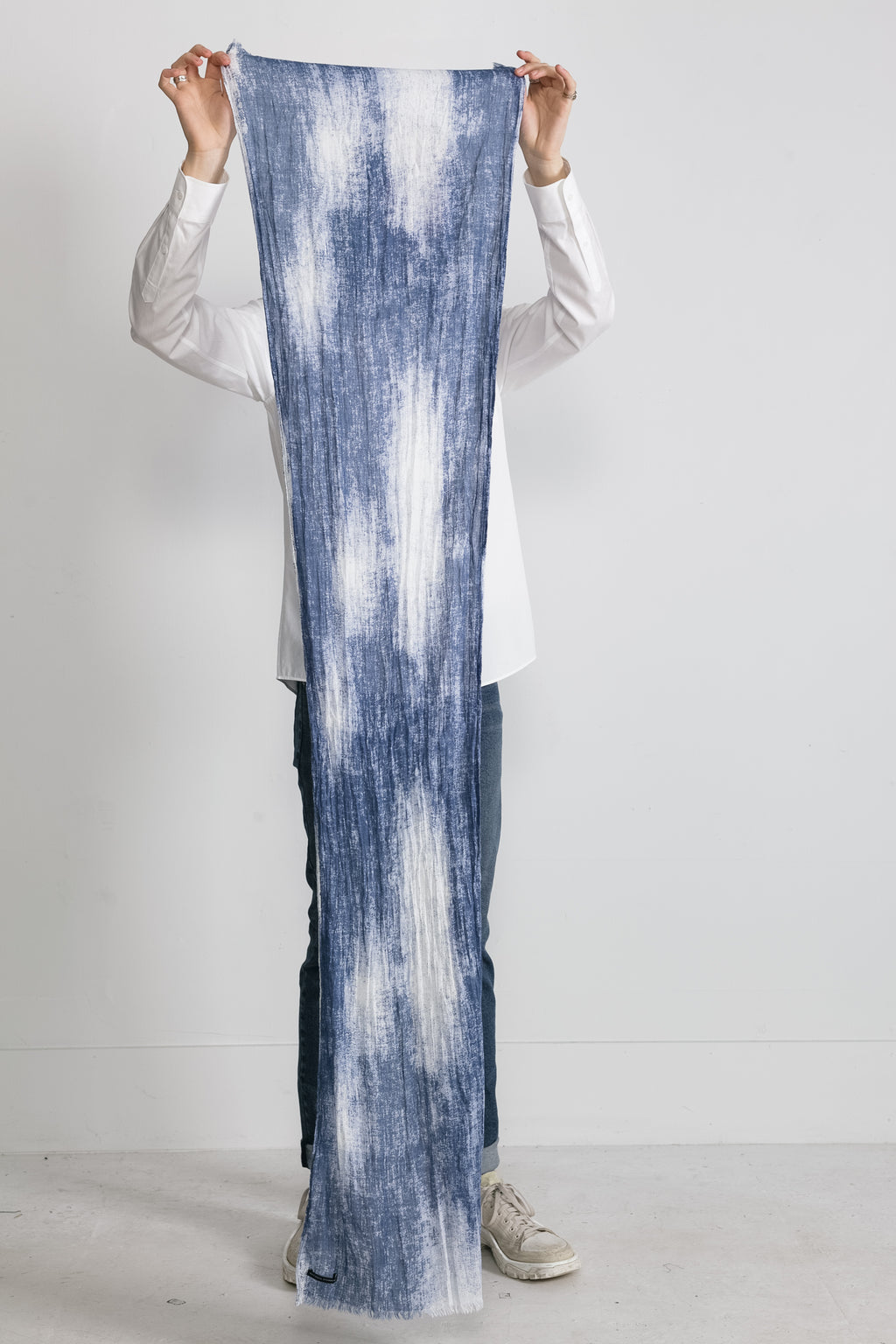 Tie Dye Scarf in Blue 001