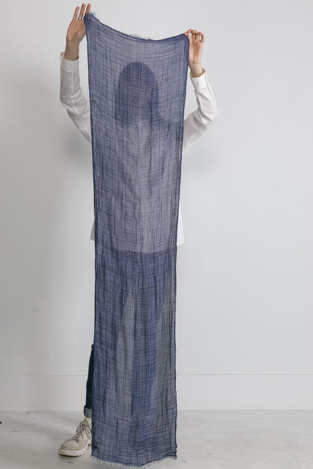 Yarn Dyed Gauze Scarf in Blue 001