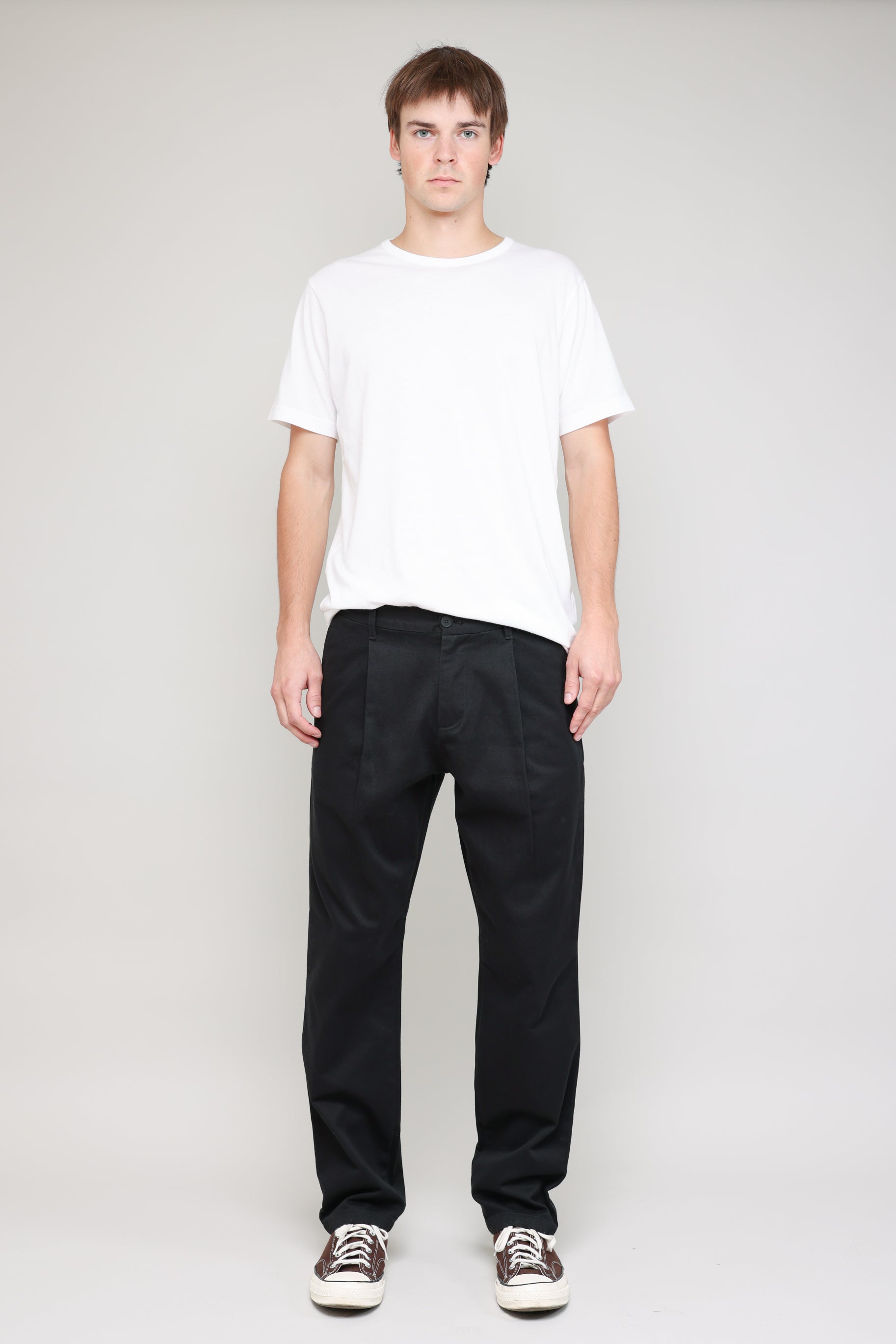 Pleated Chino Texture Cloth in Black 02